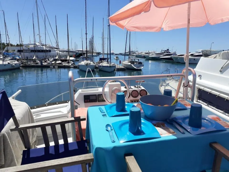 Ferretti 36 ' Bateau A Quai Vieux-Port Cannes Festival La Croisette