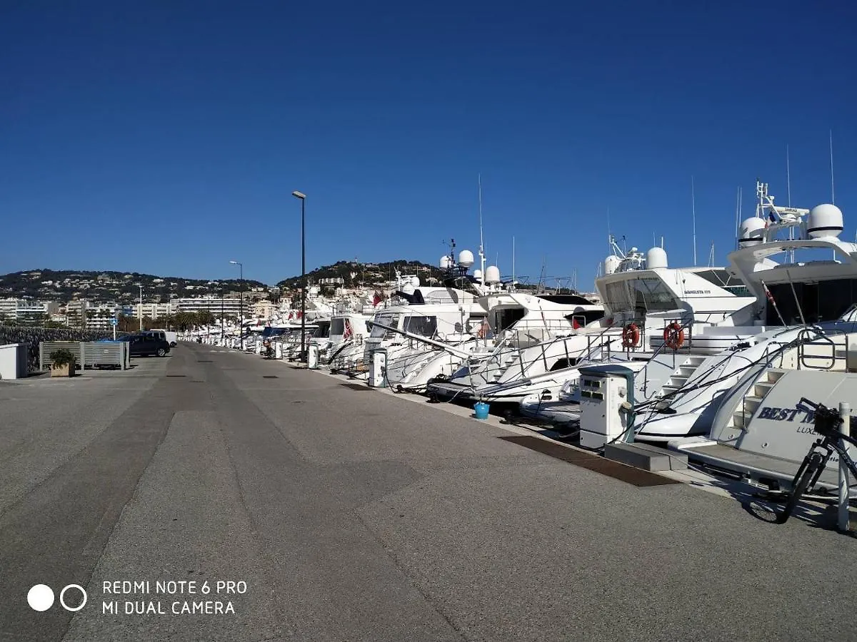 Ferretti 36 ' Bateau A Quai Vieux-Port Cannes Festival La Croisette Botel
