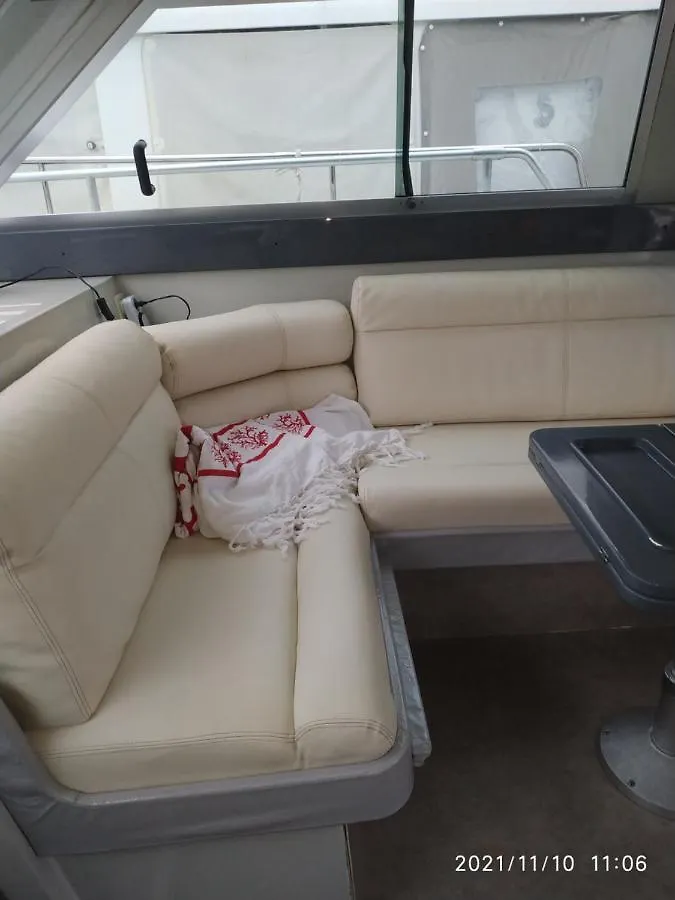 Ferretti 36 ' Bateau A Quai Vieux-Port Cannes Festival La Croisette France