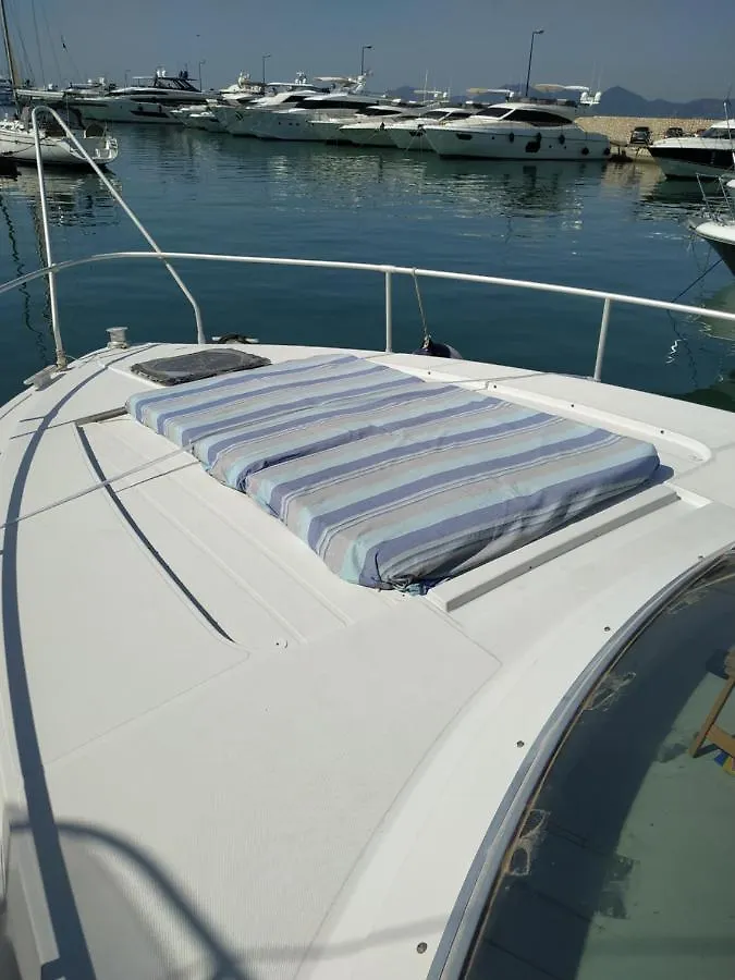 Ferretti 36 ' Bateau A Quai Vieux-Port Cannes Festival La Croisette