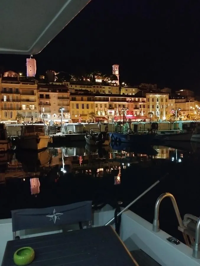 Botel Ferretti 36 ' Bateau A Quai Vieux-Port Cannes Festival La Croisette
