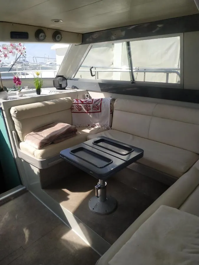 Ferretti 36 ' Bateau A Quai Vieux-Port Cannes Festival La Croisette