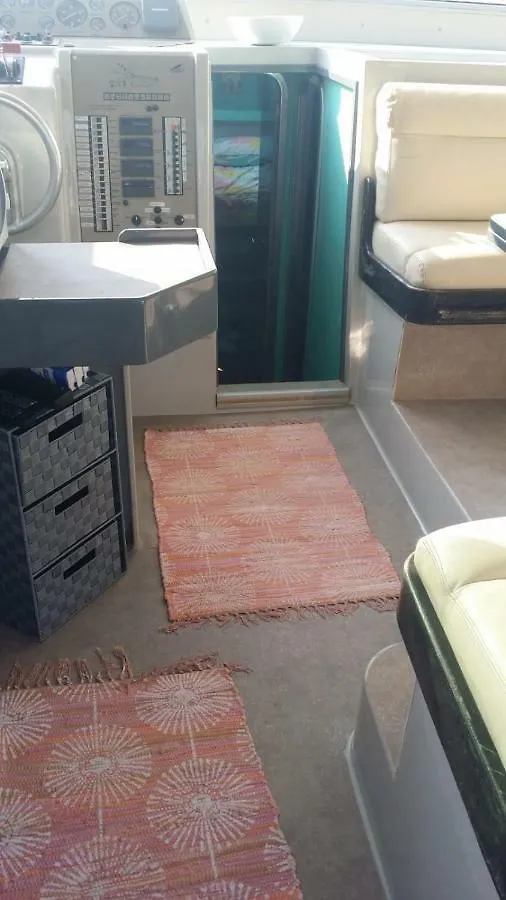 Ferretti 36 ' Bateau A Quai Vieux-Port Cannes Festival La Croisette France