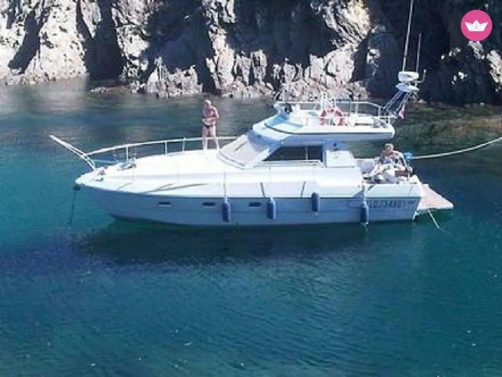 Botel Ferretti 36 ' Bateau A Quai Vieux-Port Cannes Festival La Croisette