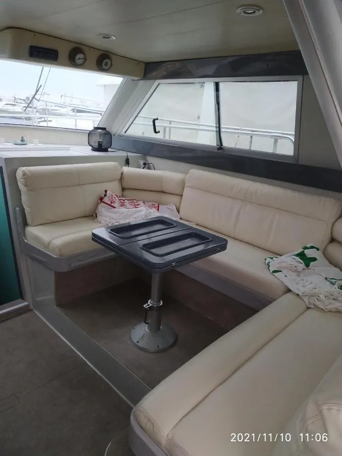 Ferretti 36 ' Bateau A Quai Vieux-Port Cannes Festival La Croisette Botel