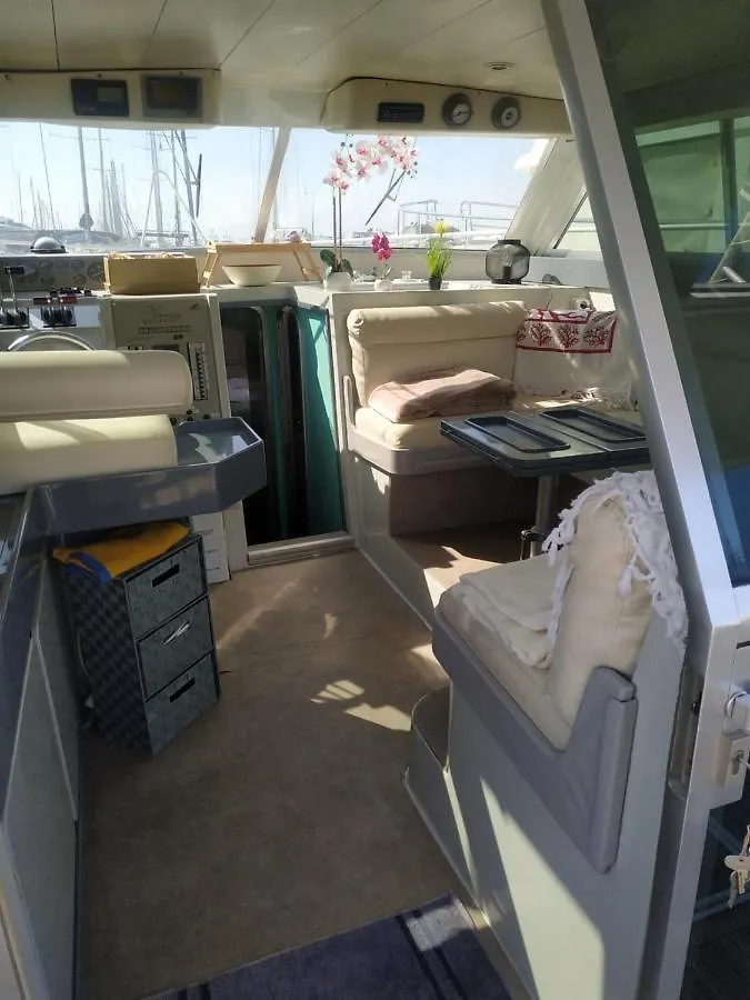 Ferretti 36 ' Bateau A Quai Vieux-Port Cannes Festival La Croisette Botel