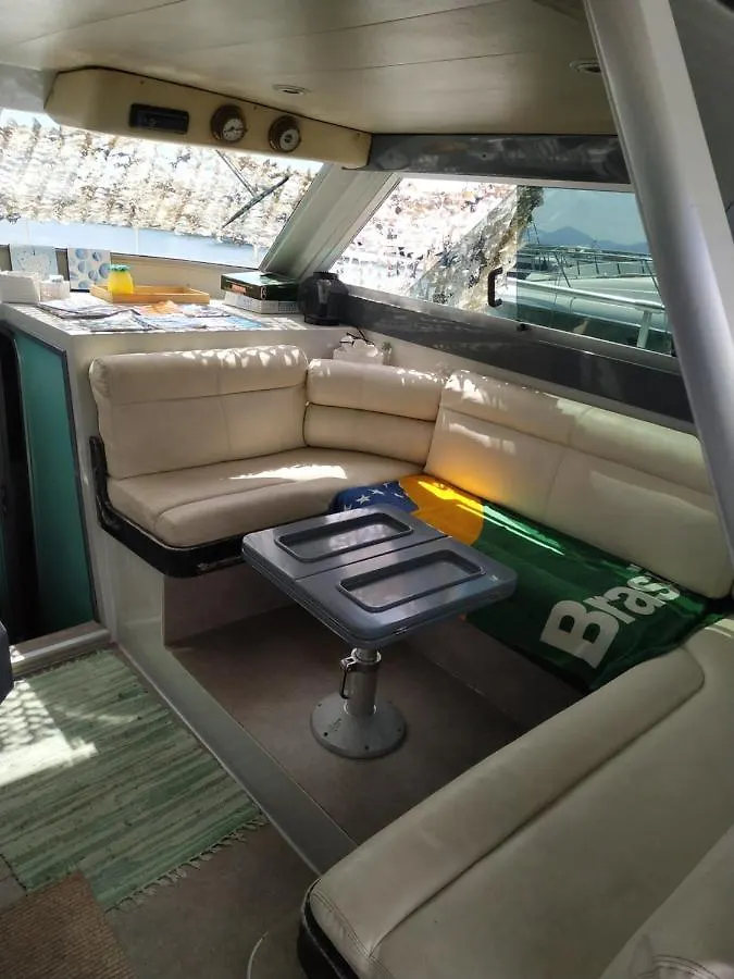 Ferretti 36 ' Bateau A Quai Vieux-Port Cannes Festival La Croisette
